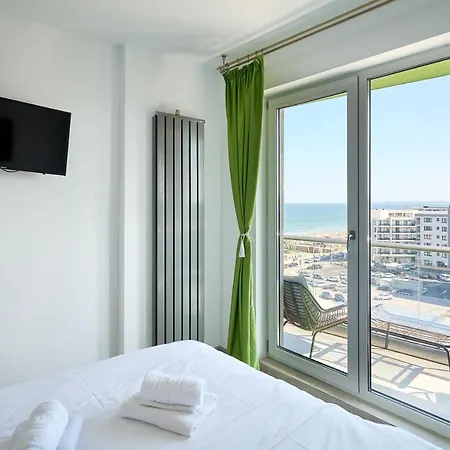 Seavibes B10 - Pool & Spa Beach