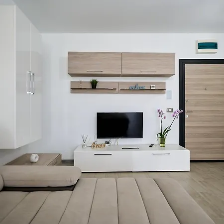 Seavibes B10 - Pool & Spa Beach Appartement *