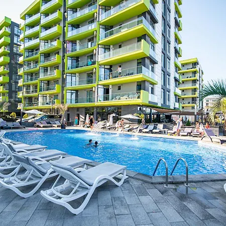 Seavibes B10 - Pool & Spa Beach